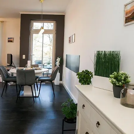 Апартаменты Appartmenthaus Duenenschloss Кюлунгсборн